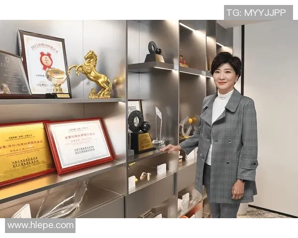 赵容的成长之路:从平凡女孩到职场精英的蜕变与奋斗故事 赵容的成长之路:从平凡女孩到职场精英的蜕变与奋斗故事