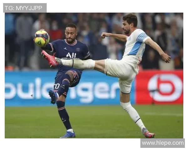 维迪斯与赫拉克的精彩对决揭示了足球战术与团队合作的完美结合