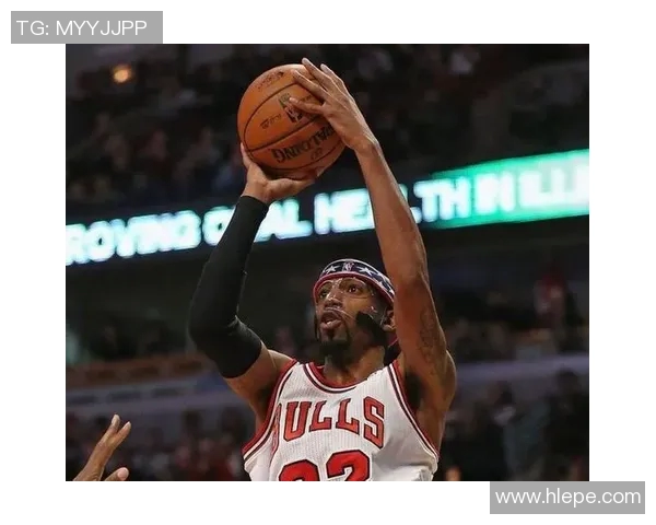 乔丹克拉克森的篮球之路与成就探秘：从新秀到全明星的华丽转身